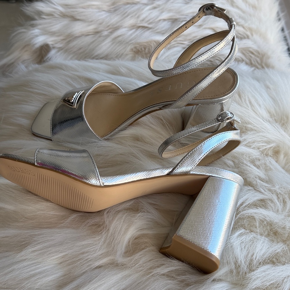 GUESS Metallic Silver Heels size 10 NWOT - Picture 2 of 6